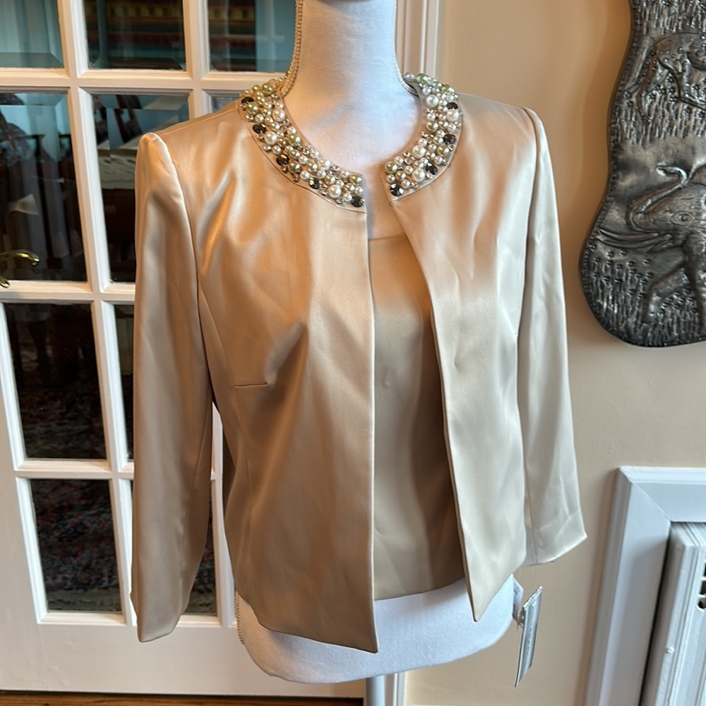 Tahari NWT 2 piece jacket and shell.